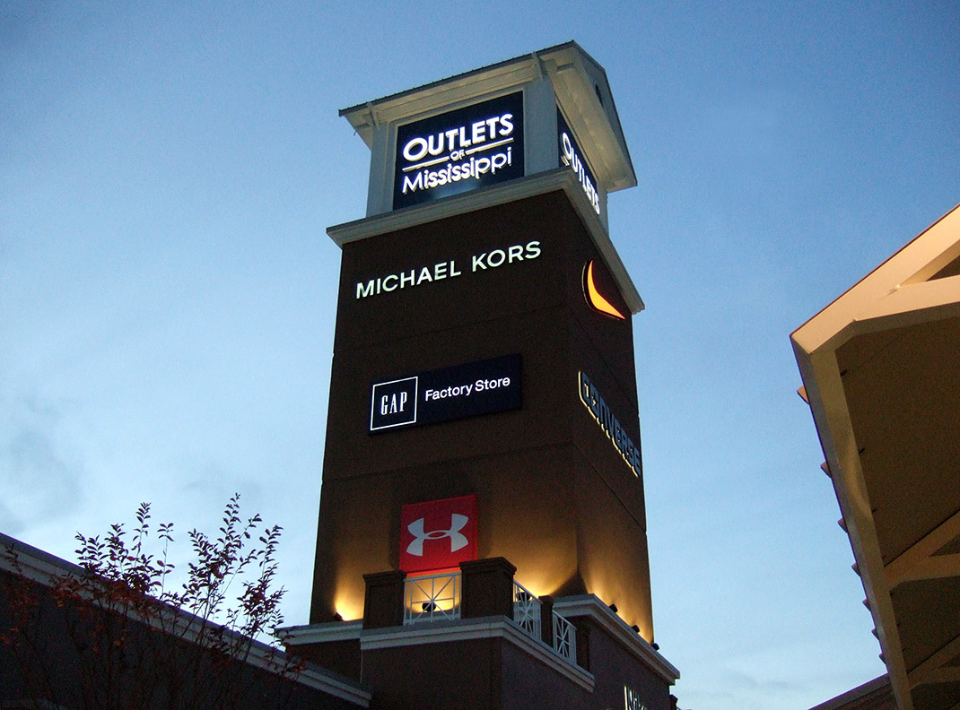 outlets of ms nike store hours
